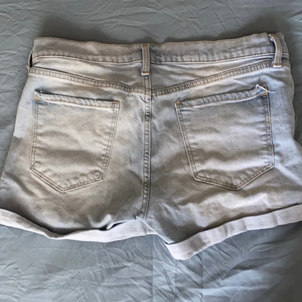 Old navy jean shorts - Picture 2 of 2